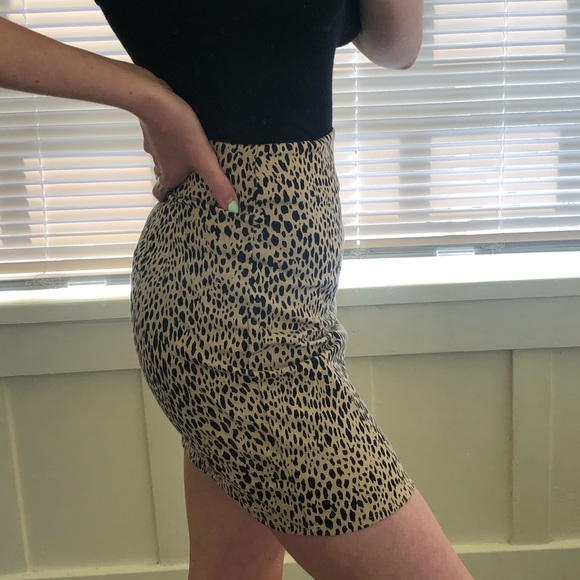 Brandy Melville Phoebe Skirt - Picture 2 of 3